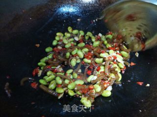 毛豆炒肉皮的做法步骤：8