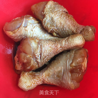 土豆烧鸡腿的做法步骤：2
