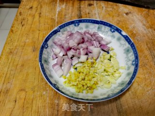 虾仁蛋炒饭的做法步骤：1