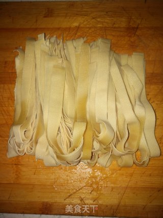 双椒烧豆皮的做法步骤：1