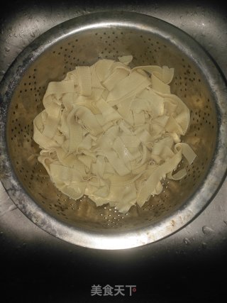双椒烧豆皮的做法步骤：3