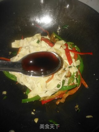 双椒烧豆皮的做法步骤：8