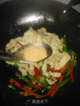 双椒烧豆皮的做法步骤：9