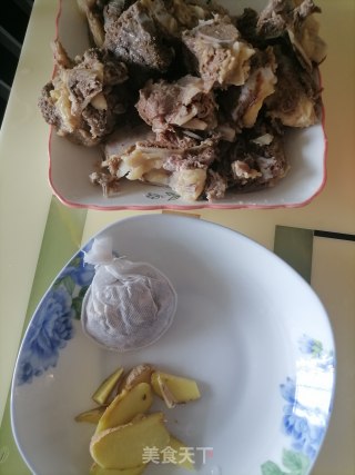 红烧牛排骨的做法步骤：2
