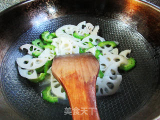 苦瓜炒莲藕的做法步骤：9