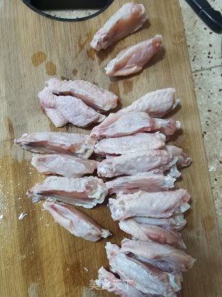 香煎鸡翅的做法步骤：1