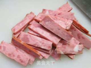 茭白炒烤火腿的做法步骤：2