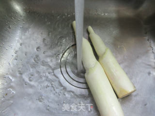 茭白炒烤火腿的做法步骤：3