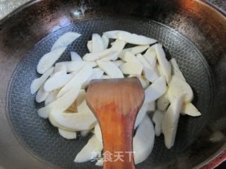 茭白炒烤火腿的做法步骤：7