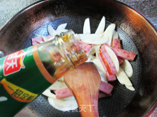 茭白炒烤火腿的做法步骤：11