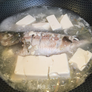 豆腐炖鲈鱼的做法步骤：5