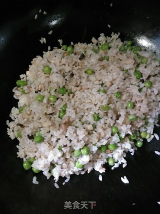五彩蛋炒饭的做法步骤：5