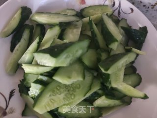 青椒黄瓜炒鸡蛋的做法步骤：2