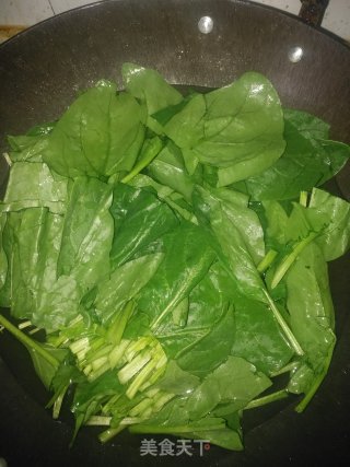 菠菜玉米面饼的做法步骤：1