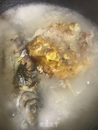 清凉消暑：荷包蛋煮鱼汤的做法步骤：5