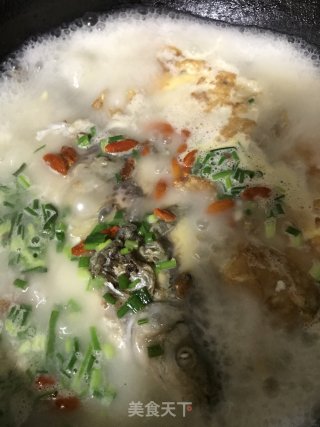 清凉消暑：荷包蛋煮鱼汤的做法步骤：7