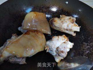 卤猪蹄的做法步骤：3