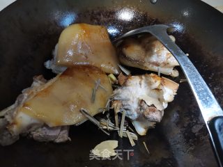 卤猪蹄的做法步骤：4