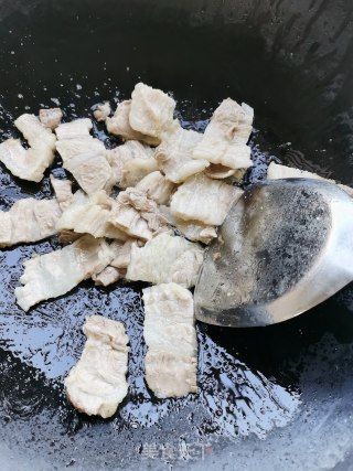 五花肉炒竹笋的做法步骤：4