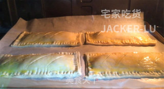 手抓饼果酱派，制作方法超级简单，吃起来脆脆甜甜哒，超级好吃。的做法步骤：6