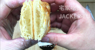 手抓饼果酱派，制作方法超级简单，吃起来脆脆甜甜哒，超级好吃。的做法步骤：8