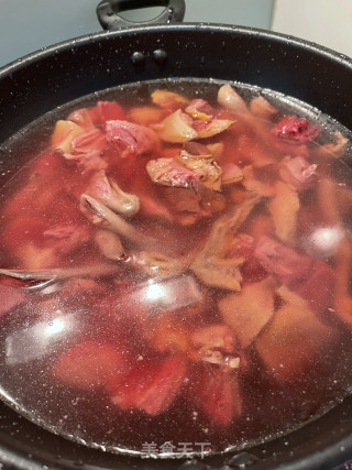 虫草木耳鸽子汤的做法步骤：2
