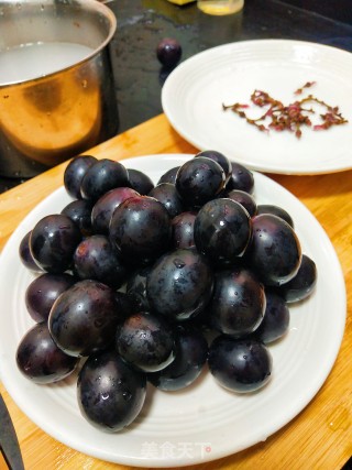 夏日限定????高颜值葡萄果冻，酸酸甜甜就是你葡萄果冻的做法步骤：2