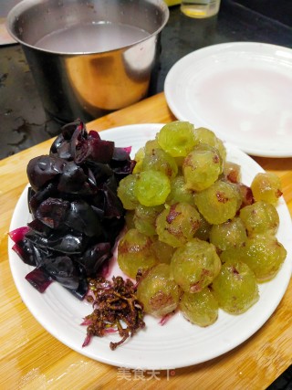 夏日限定????高颜值葡萄果冻，酸酸甜甜就是你葡萄果冻的做法步骤：4