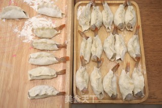 猪肉大虾锅贴的做法步骤：13