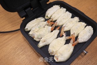 猪肉大虾锅贴的做法步骤：14