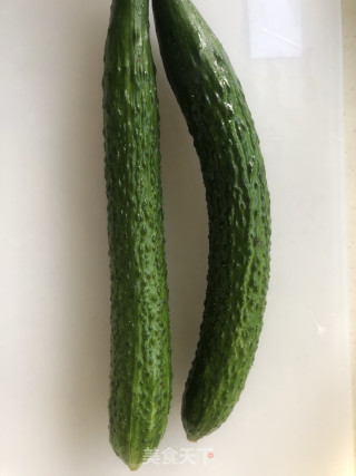 蒜泥拍青瓜的做法步骤：1