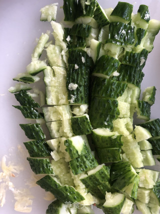 蒜泥拍青瓜的做法步骤：3