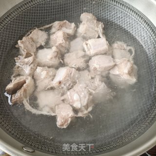 茭白冻豆腐烧排骨的做法步骤：3