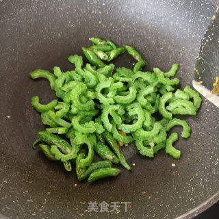 杭椒苦瓜炒鸡蛋的做法步骤：14