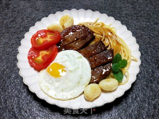 黑椒牛排意面的做法步骤：10