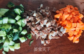 什锦炒饭的做法步骤：1