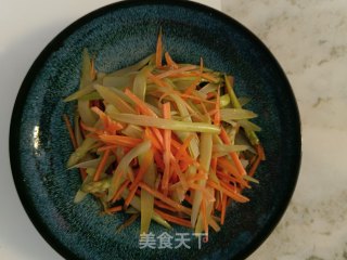 芦笋拌胡萝卜的做法步骤：6