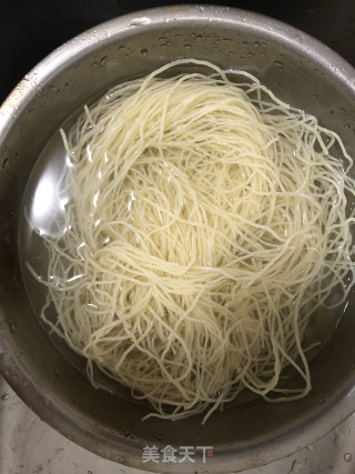 冷面"清凉消暑"的做法步骤：2