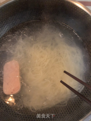 冷面"清凉消暑"的做法步骤：4