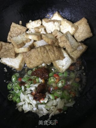 黄金豆腐炒西芹的做法步骤：7