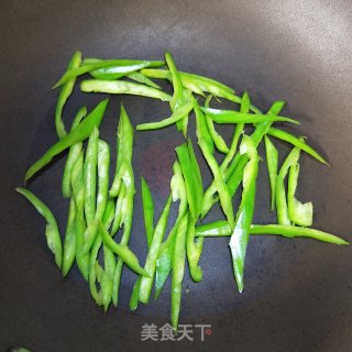 青椒炒鸡蛋的做法步骤：4