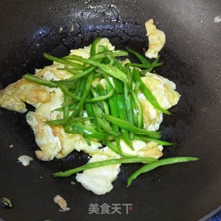 青椒炒鸡蛋的做法步骤：7