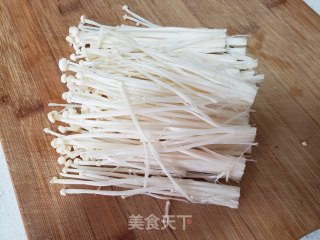 金针菇拌黄瓜的做法步骤：1