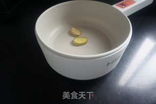 夏日养生靓汤|番茄山药香菇蹄髈汤的做法步骤：2