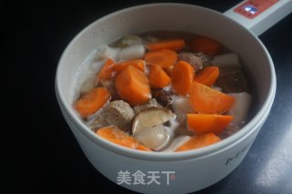 夏日养生靓汤|番茄山药香菇蹄髈汤的做法步骤：8