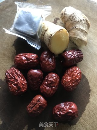 清凉消暑：姜枣茶的做法步骤：1