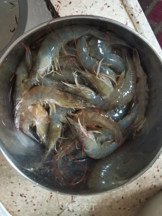 柠檬虾的做法步骤：2