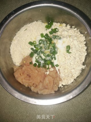糖醋鸡肉丸子（少油版）的做法步骤：1