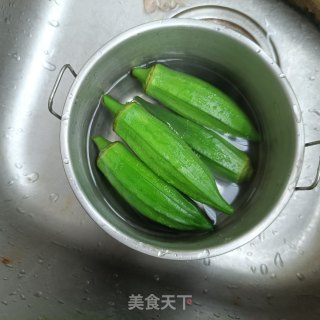 秋葵虾仁滑蛋的做法步骤：3