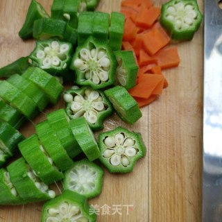 秋葵虾仁滑蛋的做法步骤：5